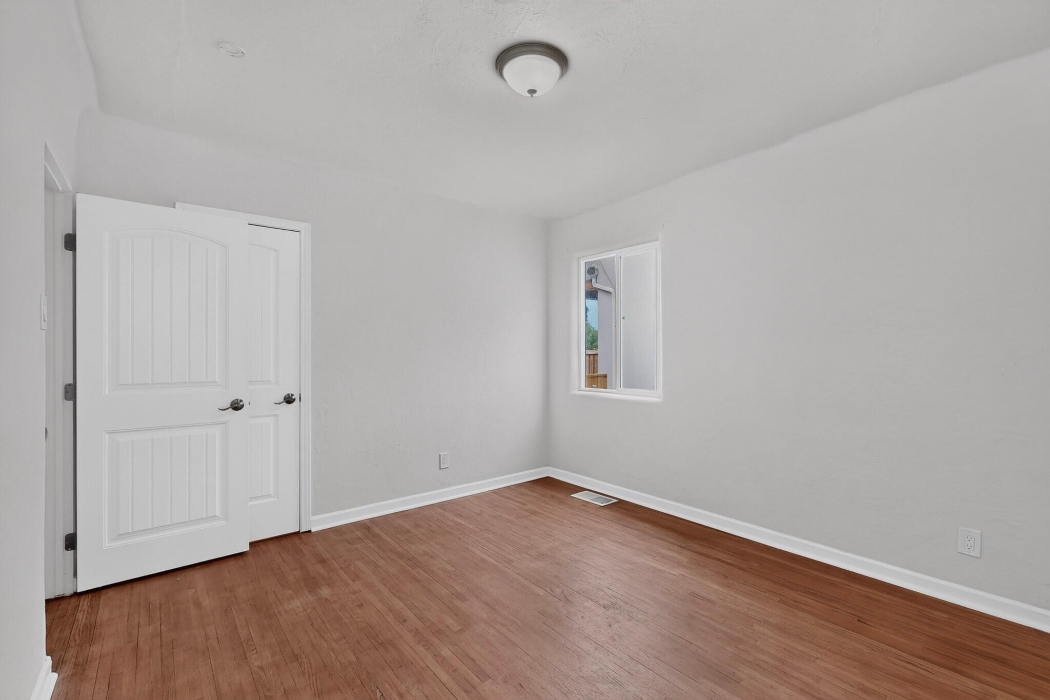 Photo 10 — 4700 Crest Avenue SE