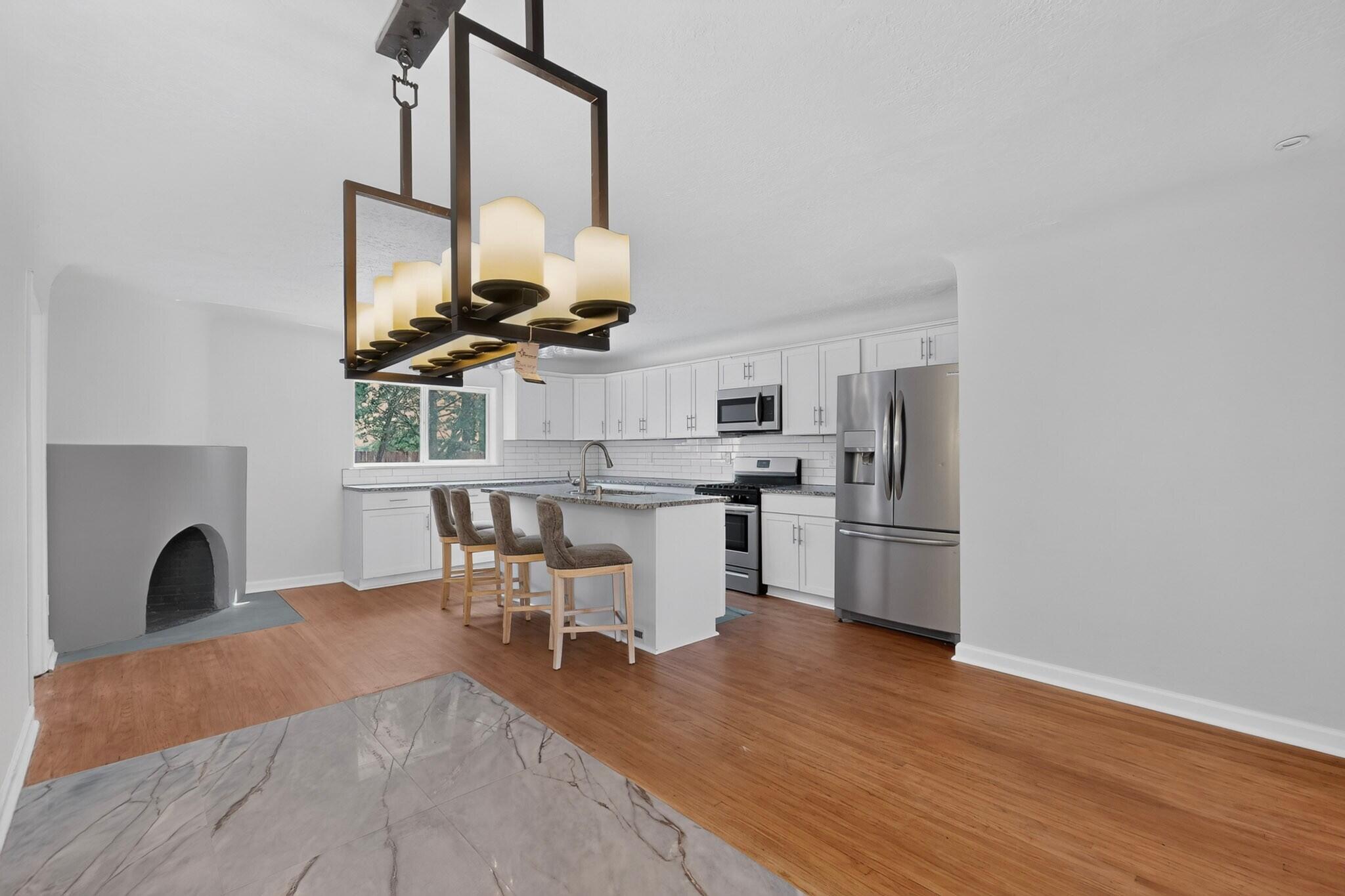 Photo 19 — 4700 Crest Avenue SE