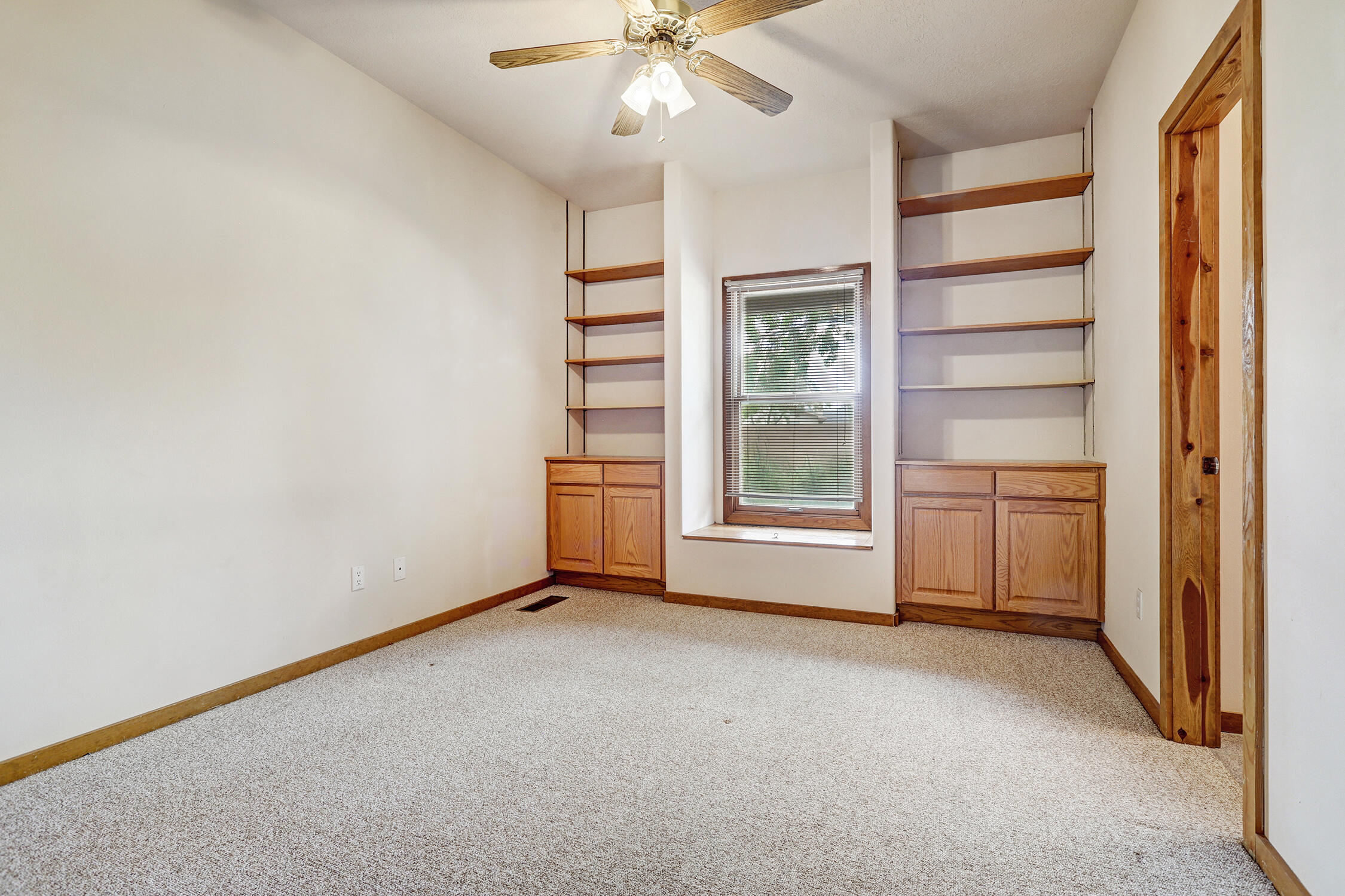 Photo 16 — 308 Nicklaus Drive SE