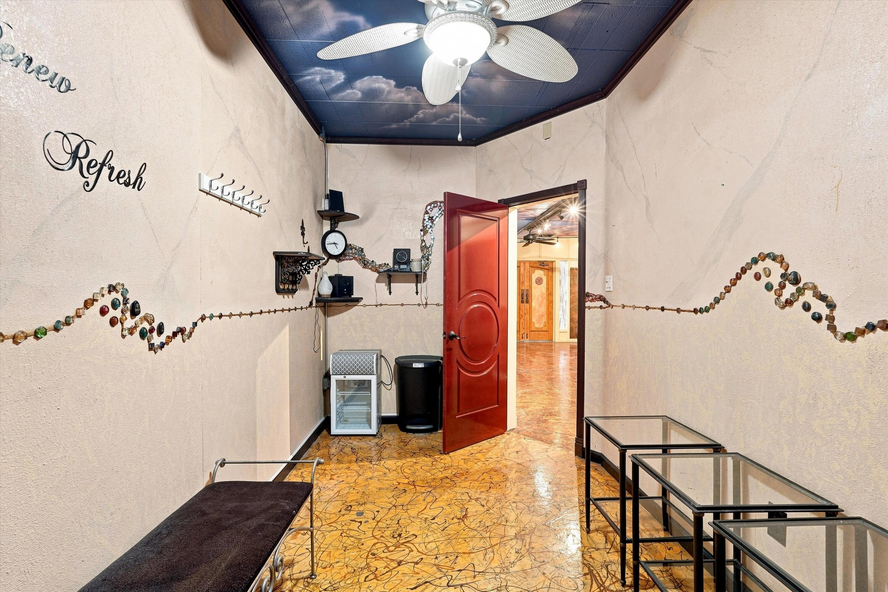 Photo 20 — 7913-7915 Menaul Boulevard NE