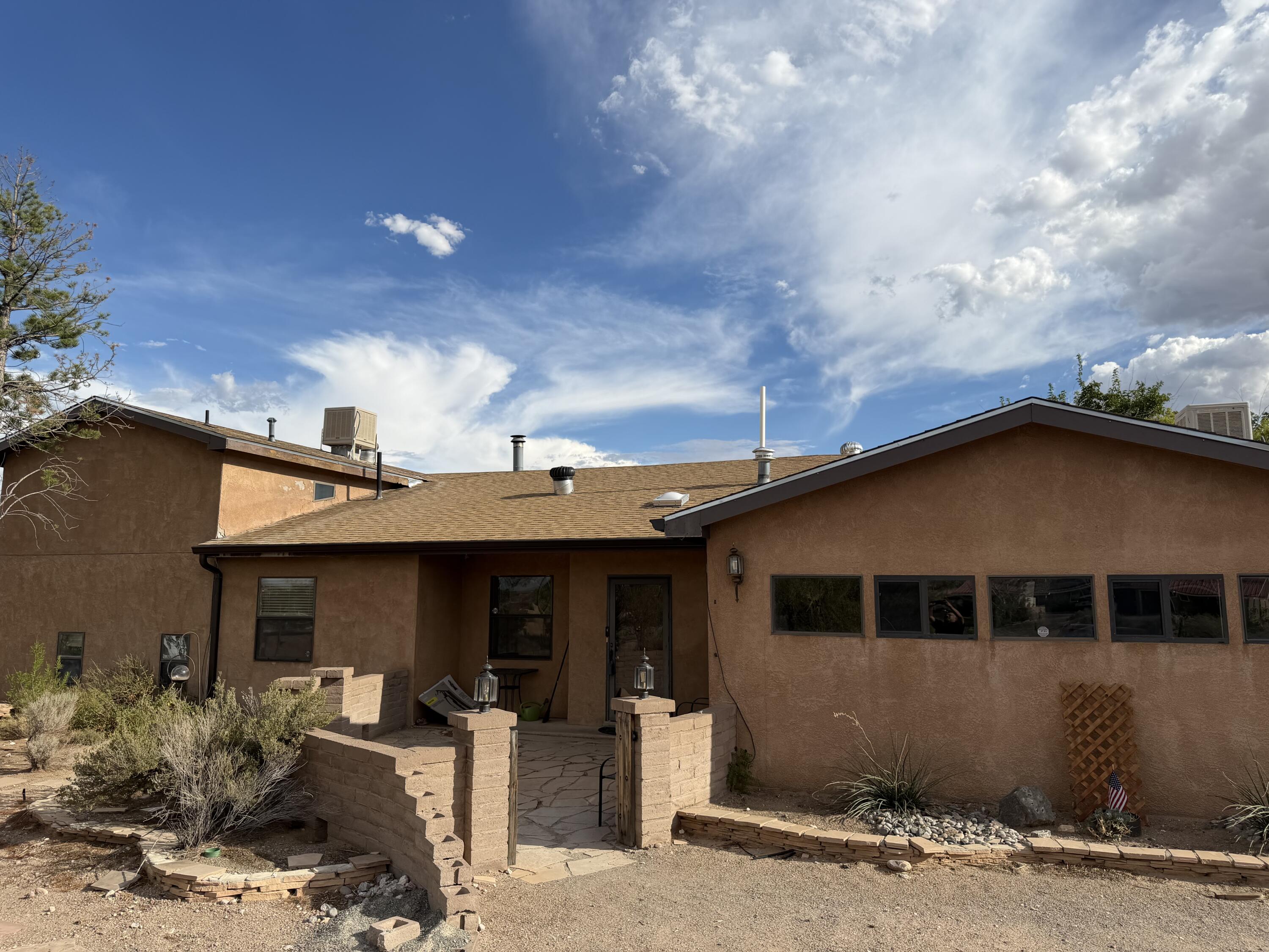 675 Camino Arco Iris, Corrales, NM 87048