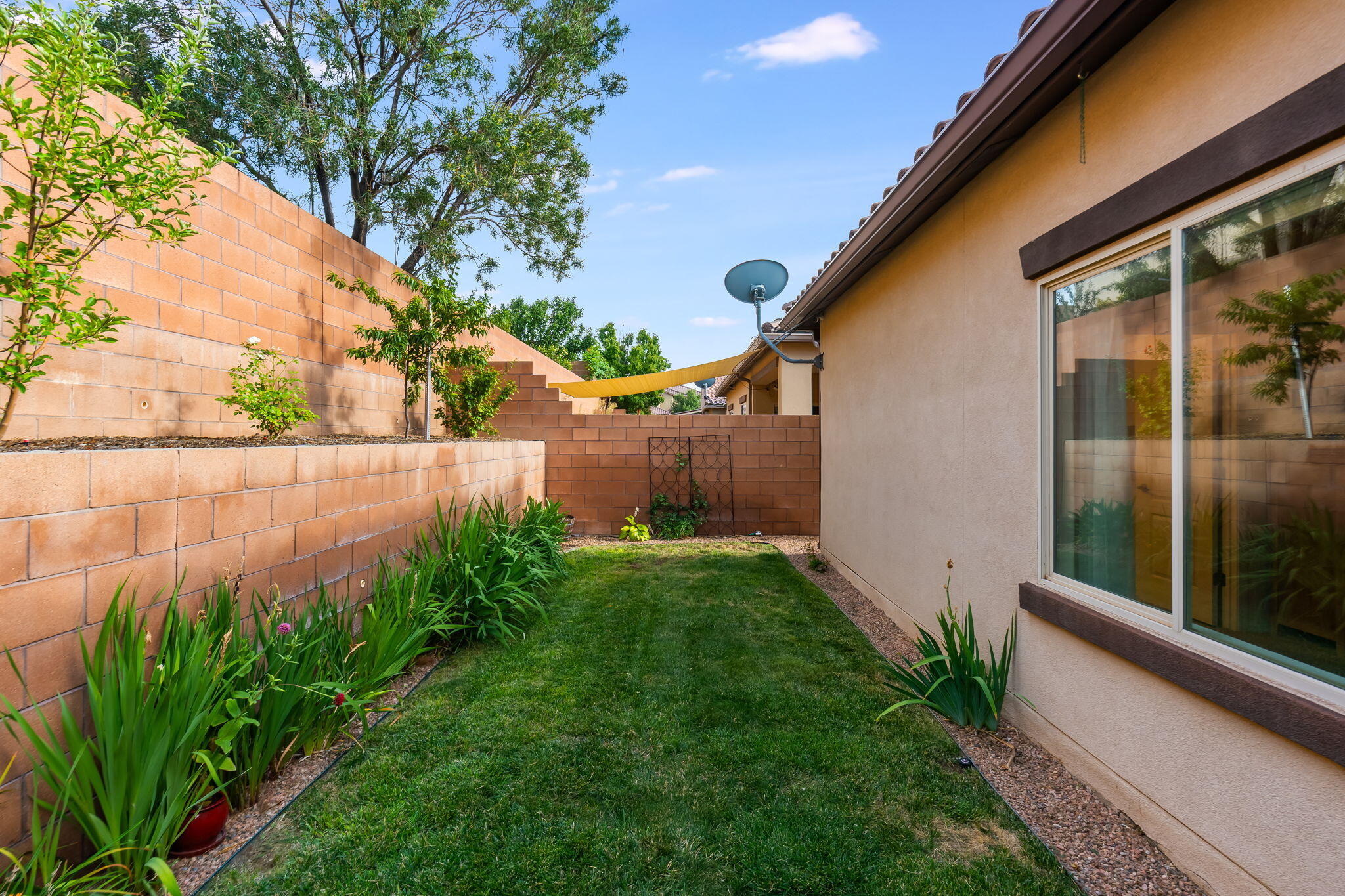 Photo 2 — 2016 Desert Orchid Drive SE