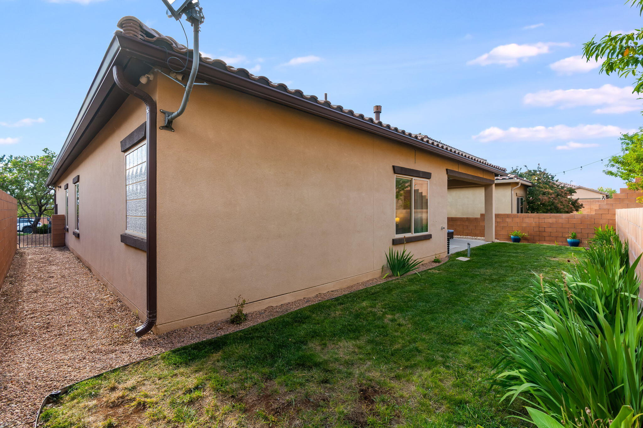 Photo 4 — 2016 Desert Orchid Drive SE
