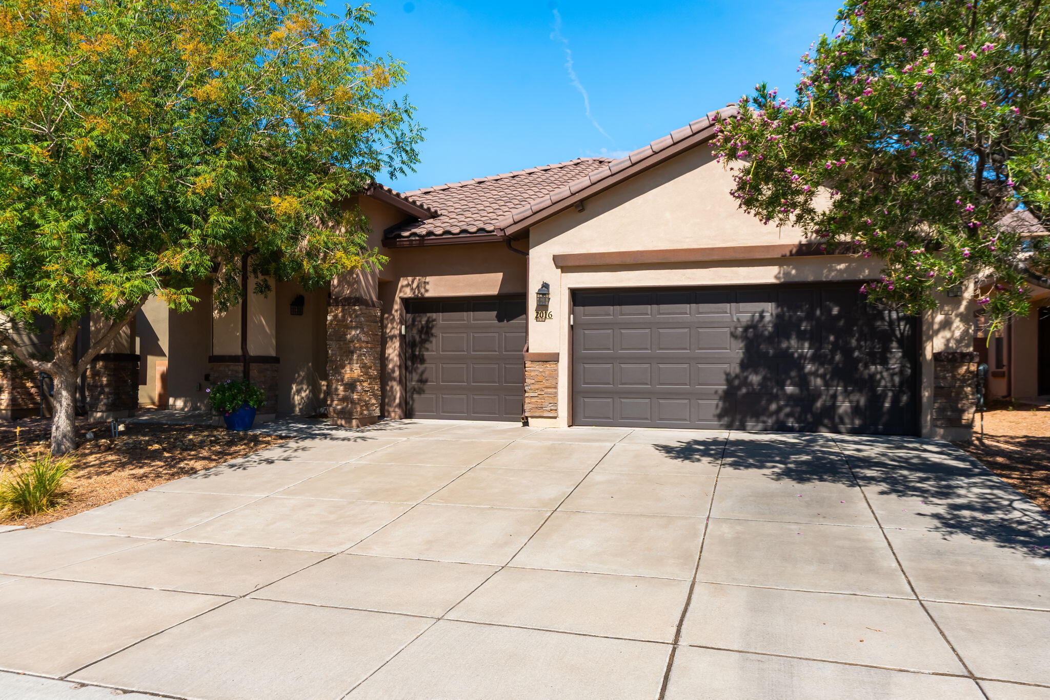 Photo 12 — 2016 Desert Orchid Drive SE