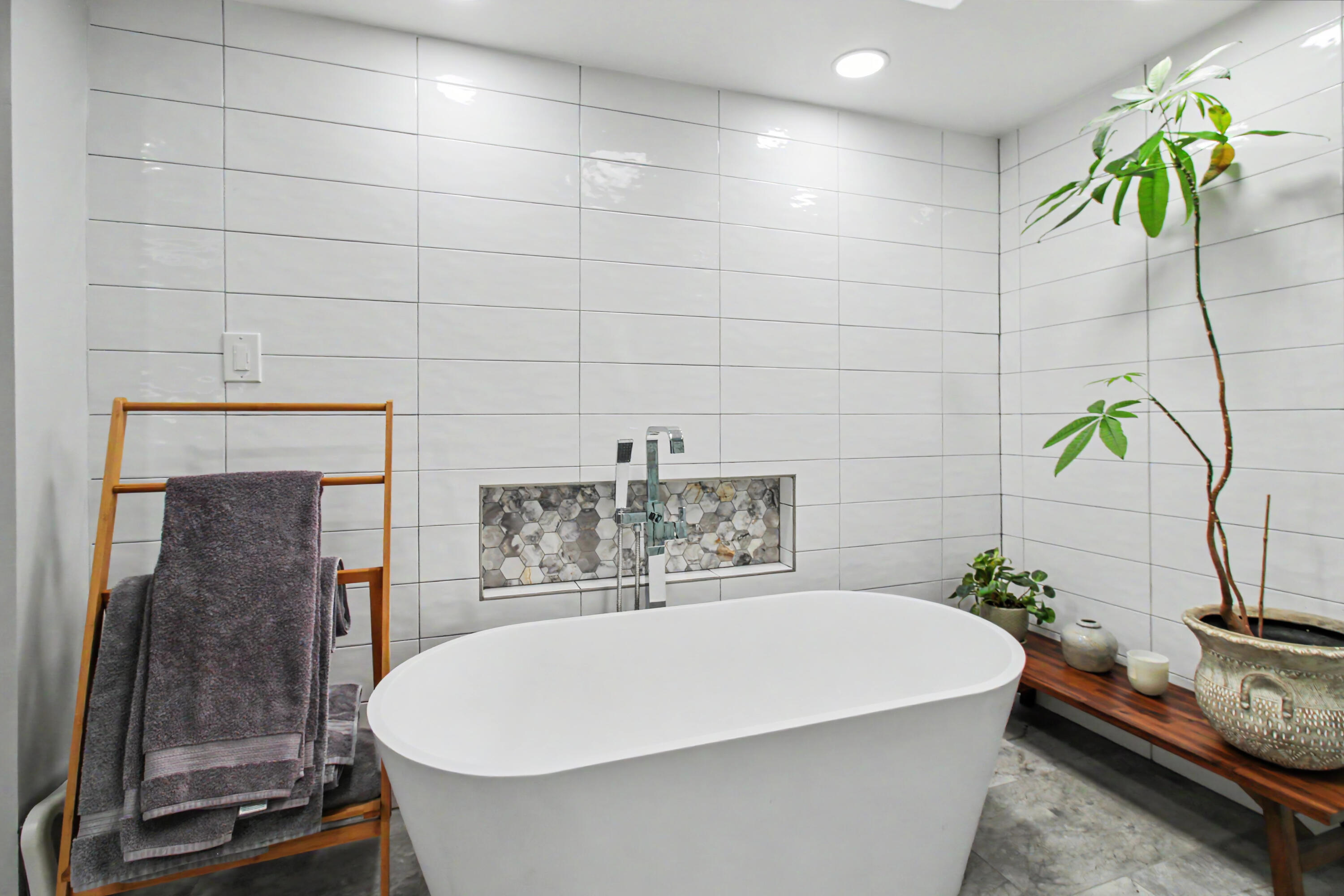 Photo 19 — 9808 Murifield Court NE