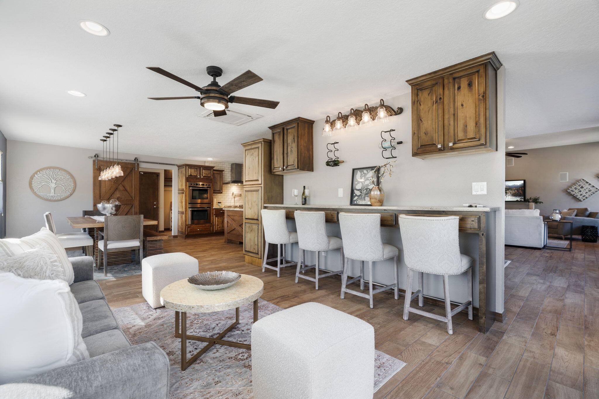 Photo 13 — 9806 Greenbrier Road NE