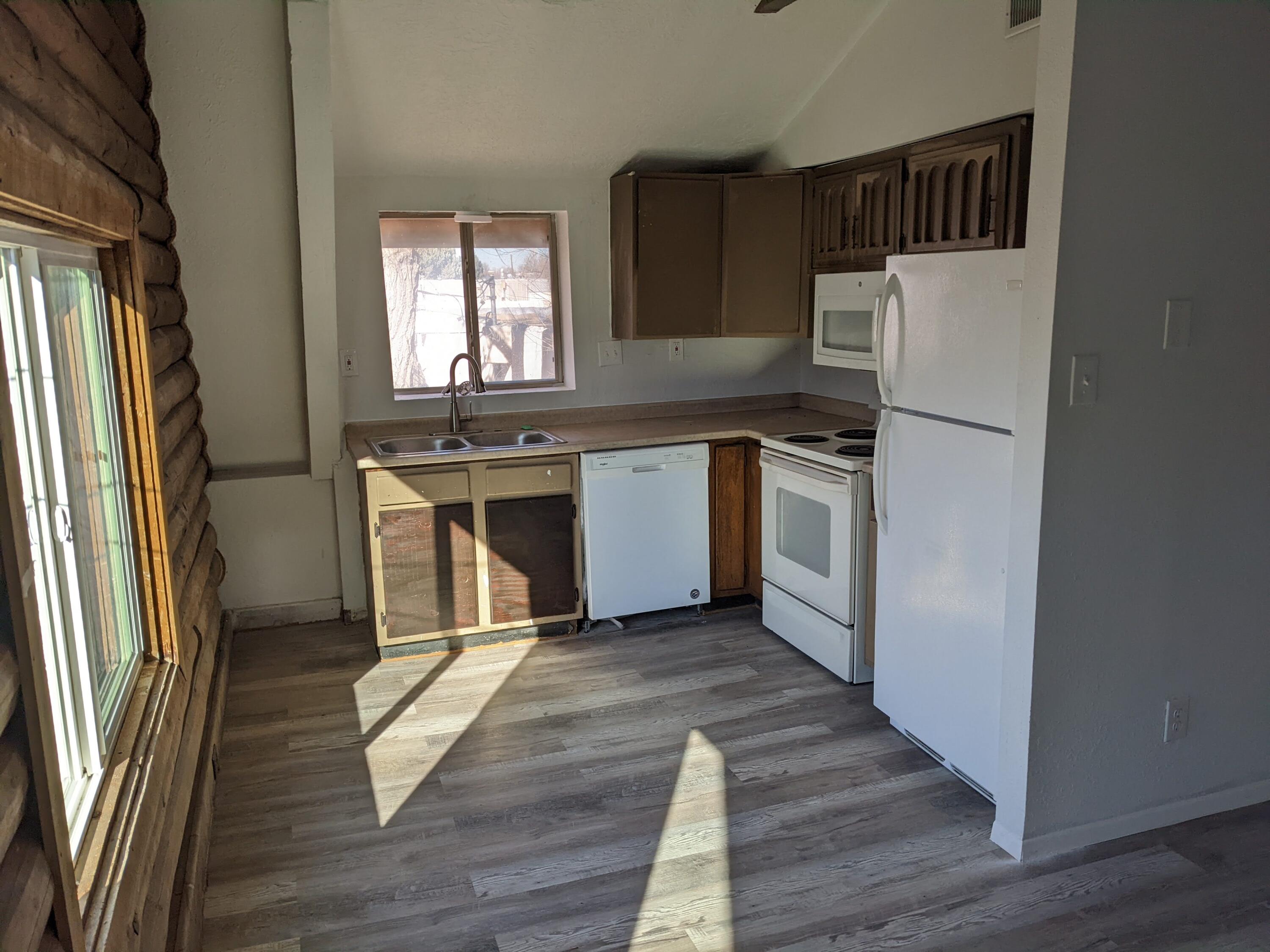 Photo 16 — 1131 Louisiana Boulevard SE