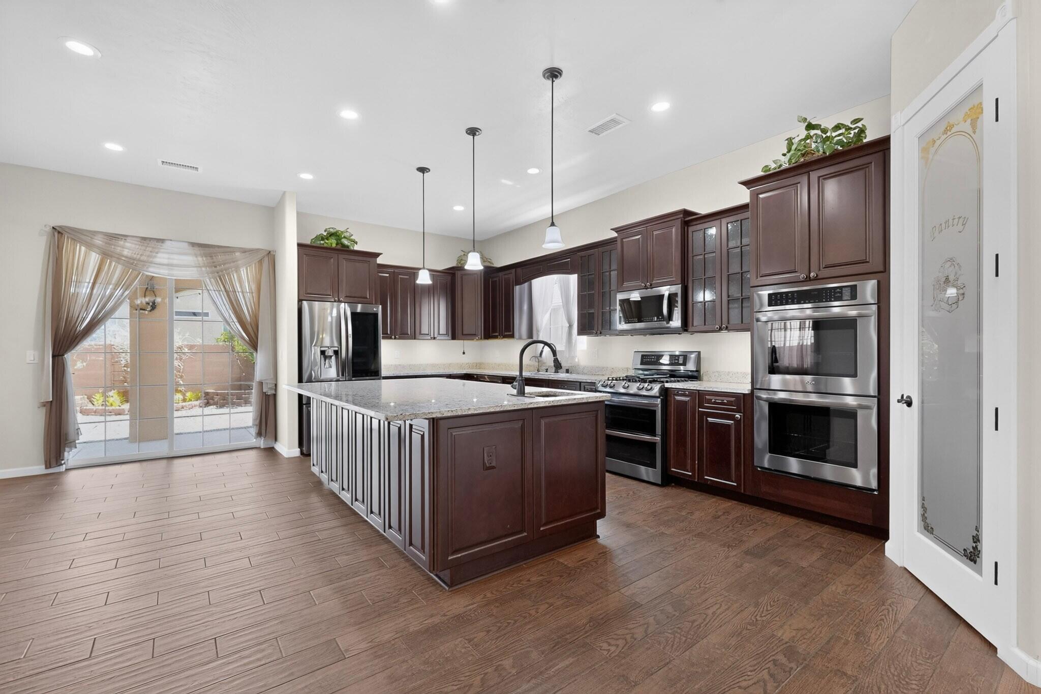 Photo 12 — 820 Serrano Pointe NW