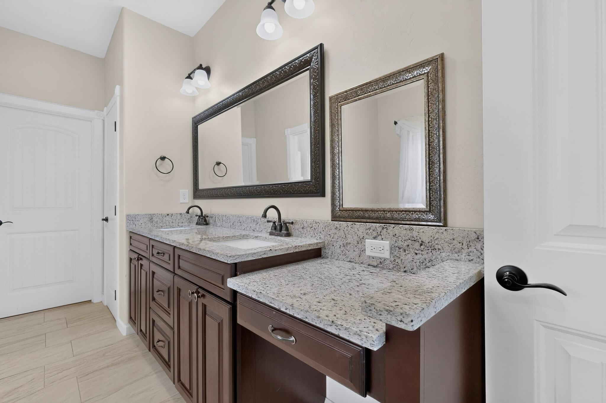 Photo 17 — 820 Serrano Pointe NW