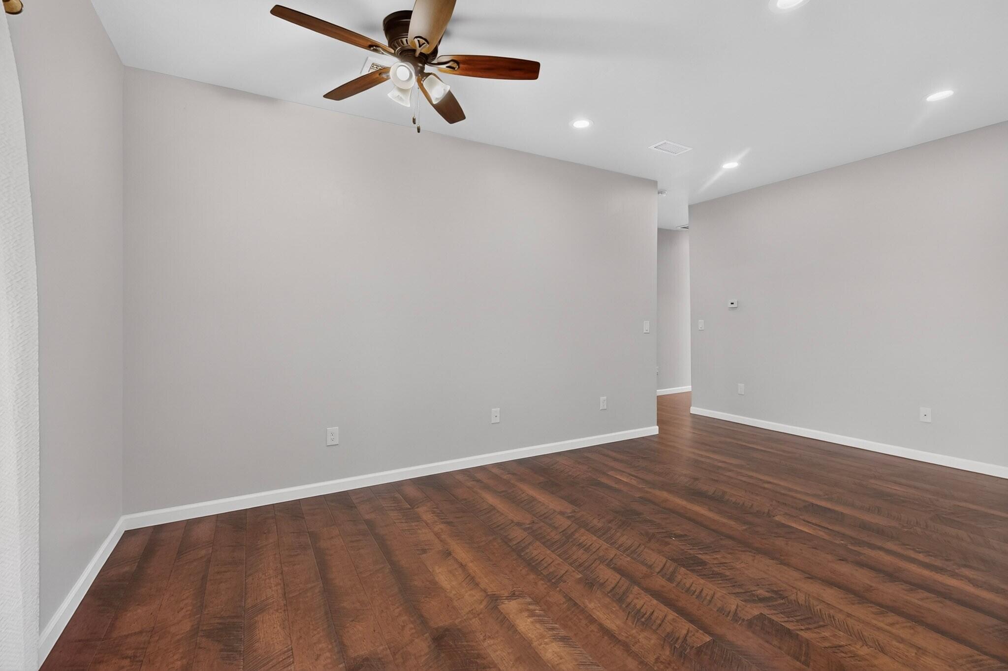 Photo 2 — 820 Serrano Pointe NW