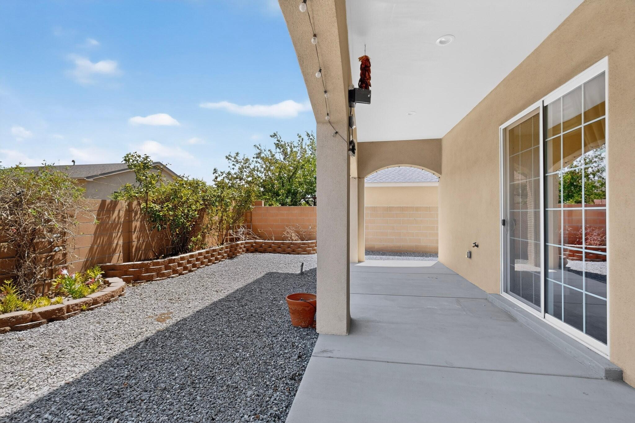 Photo 5 — 820 Serrano Pointe NW