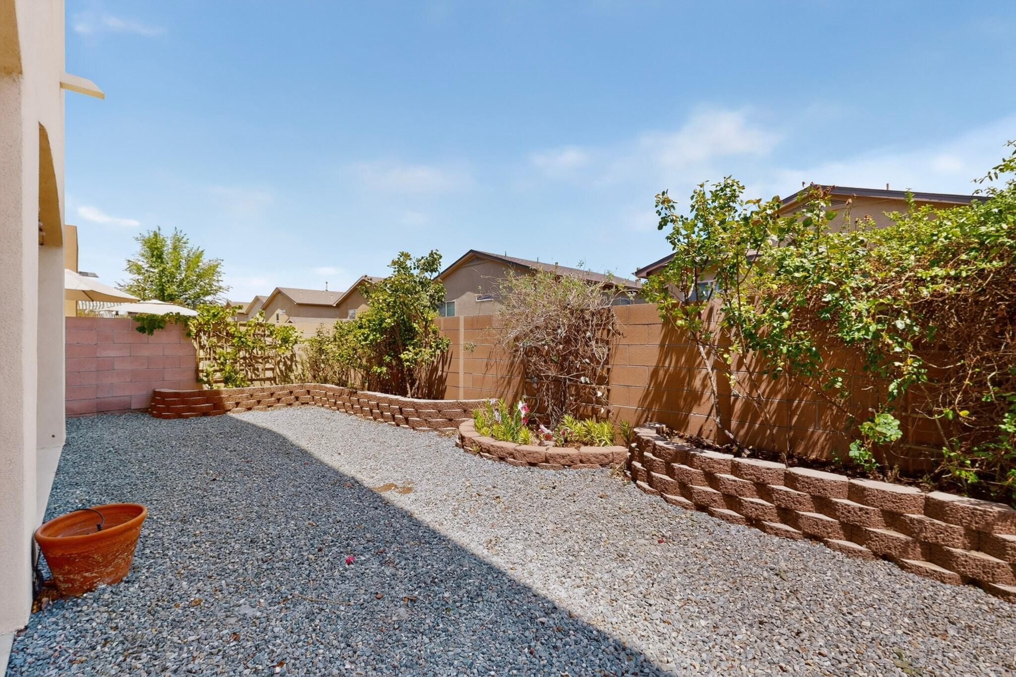 Photo 7 — 820 Serrano Pointe NW