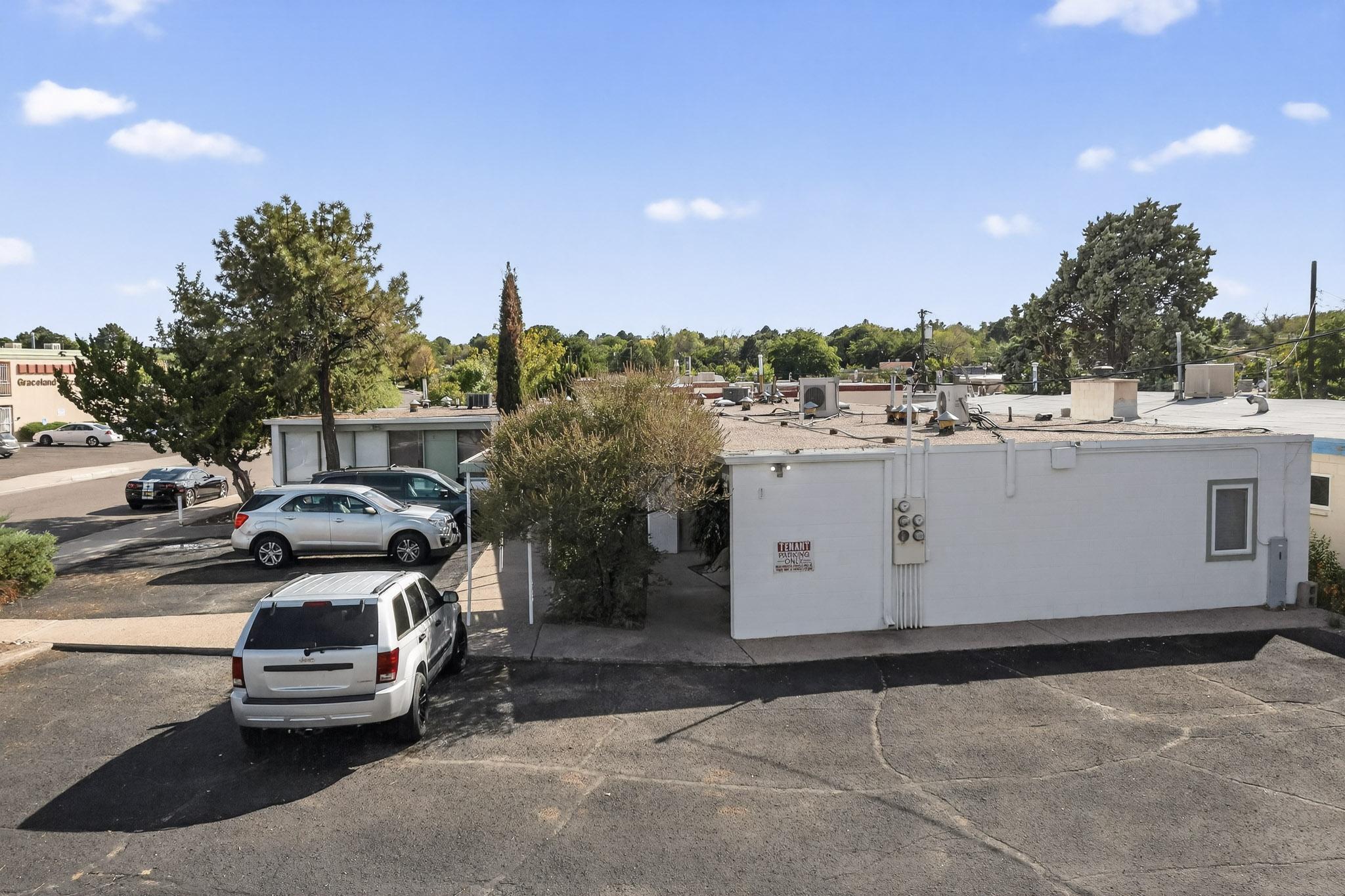 Photo 6 — 301 Graceland Drive SE