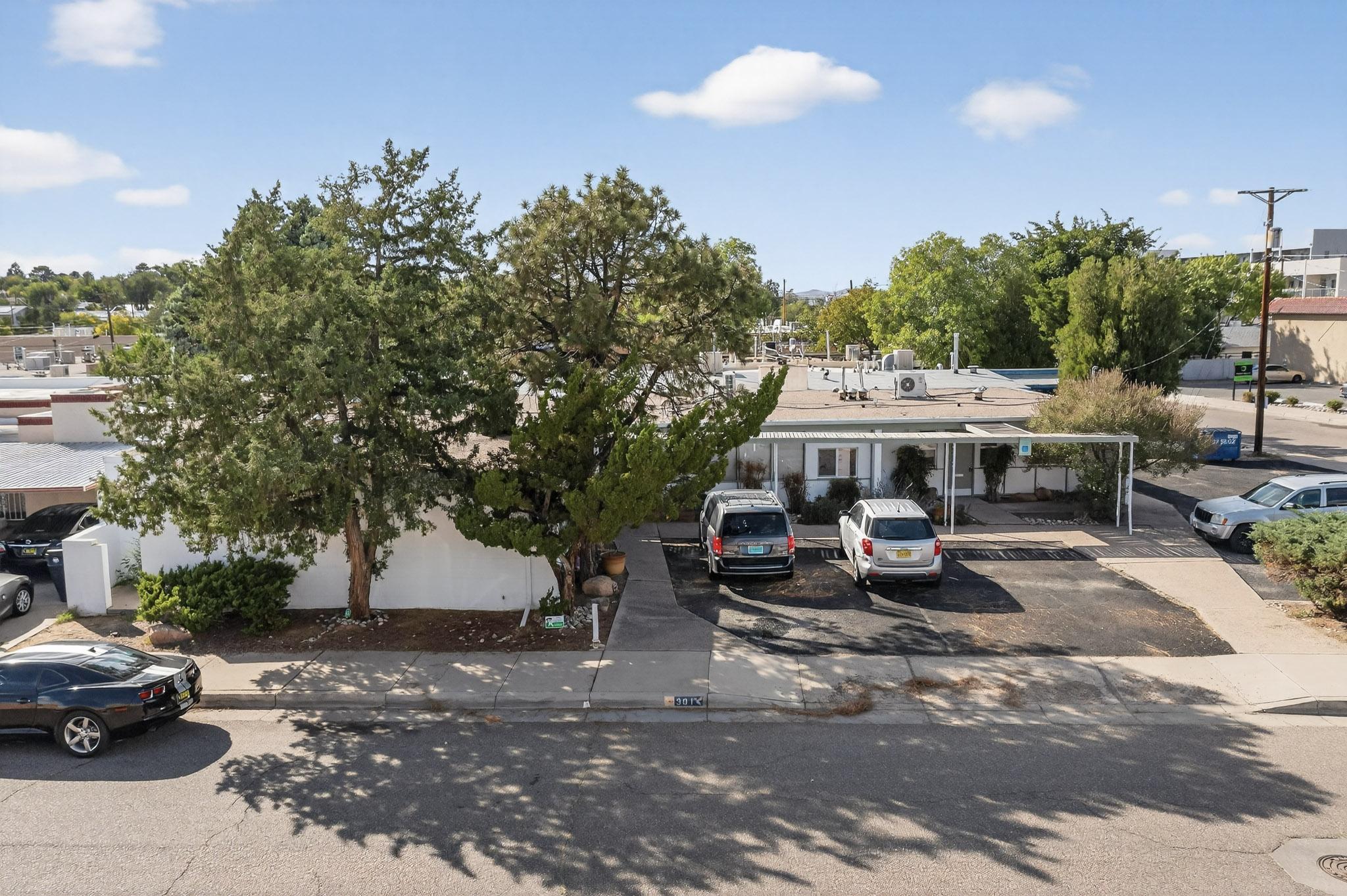 Photo 8 — 301 Graceland Drive SE