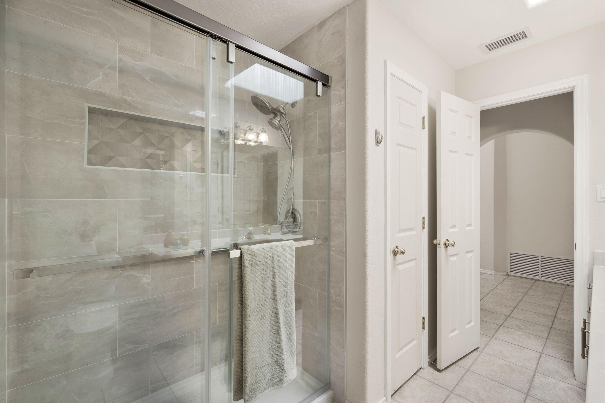 Photo 11 — 6612 Ladrillo Place NE