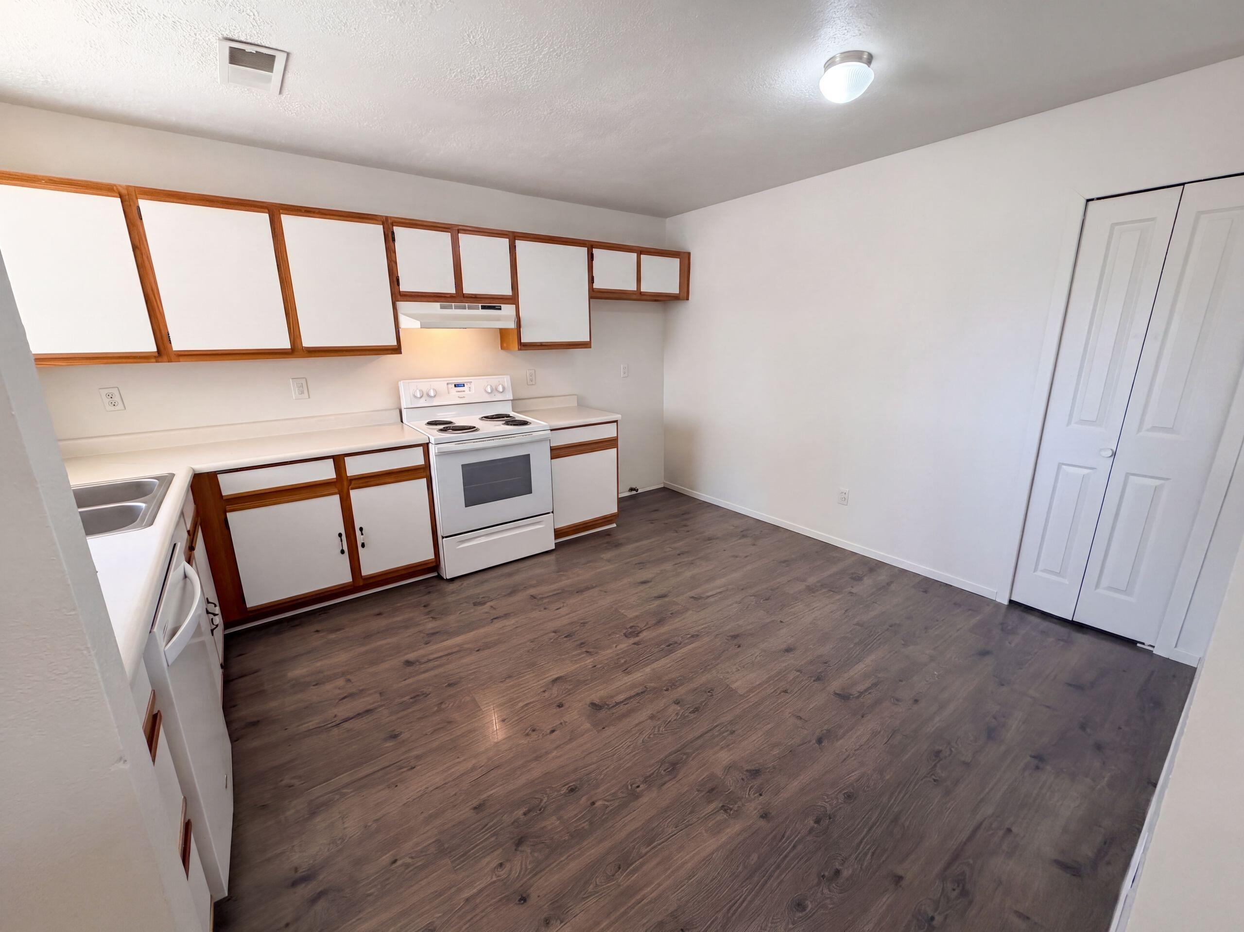 Photo 13 — 1610 Perma Drive NE