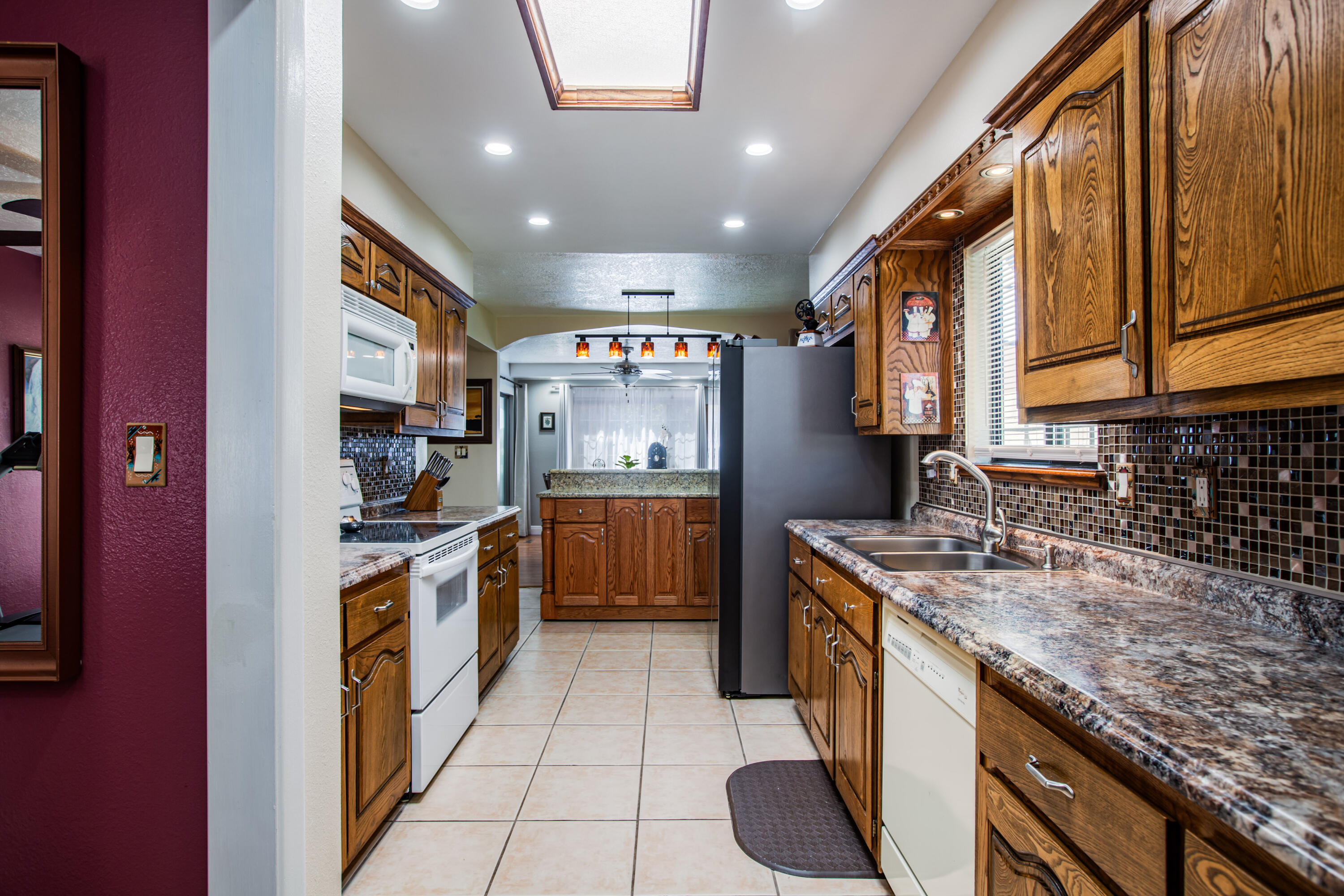 Photo 10 — 6930 Arvilla Place NE