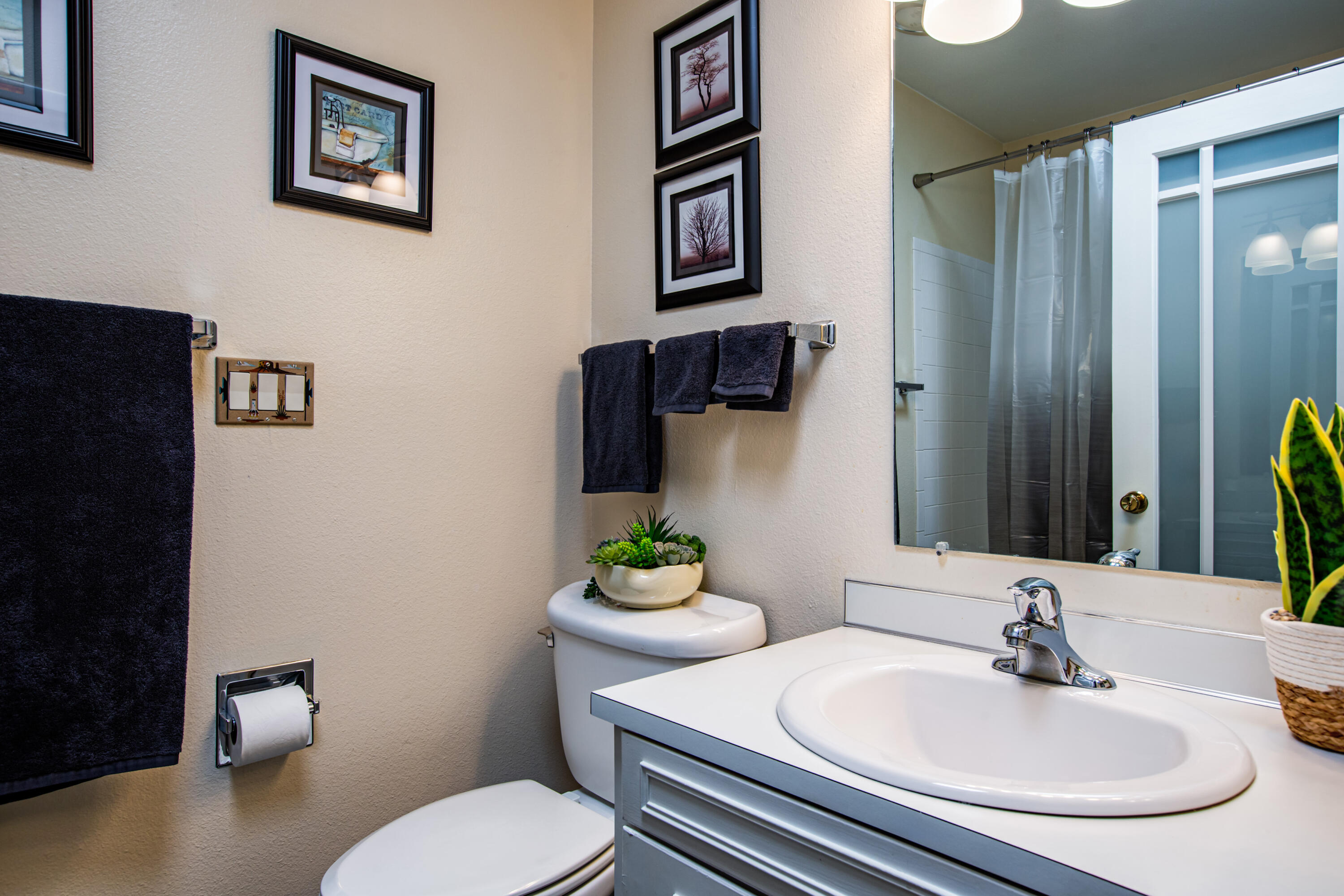 Photo 13 — 6930 Arvilla Place NE