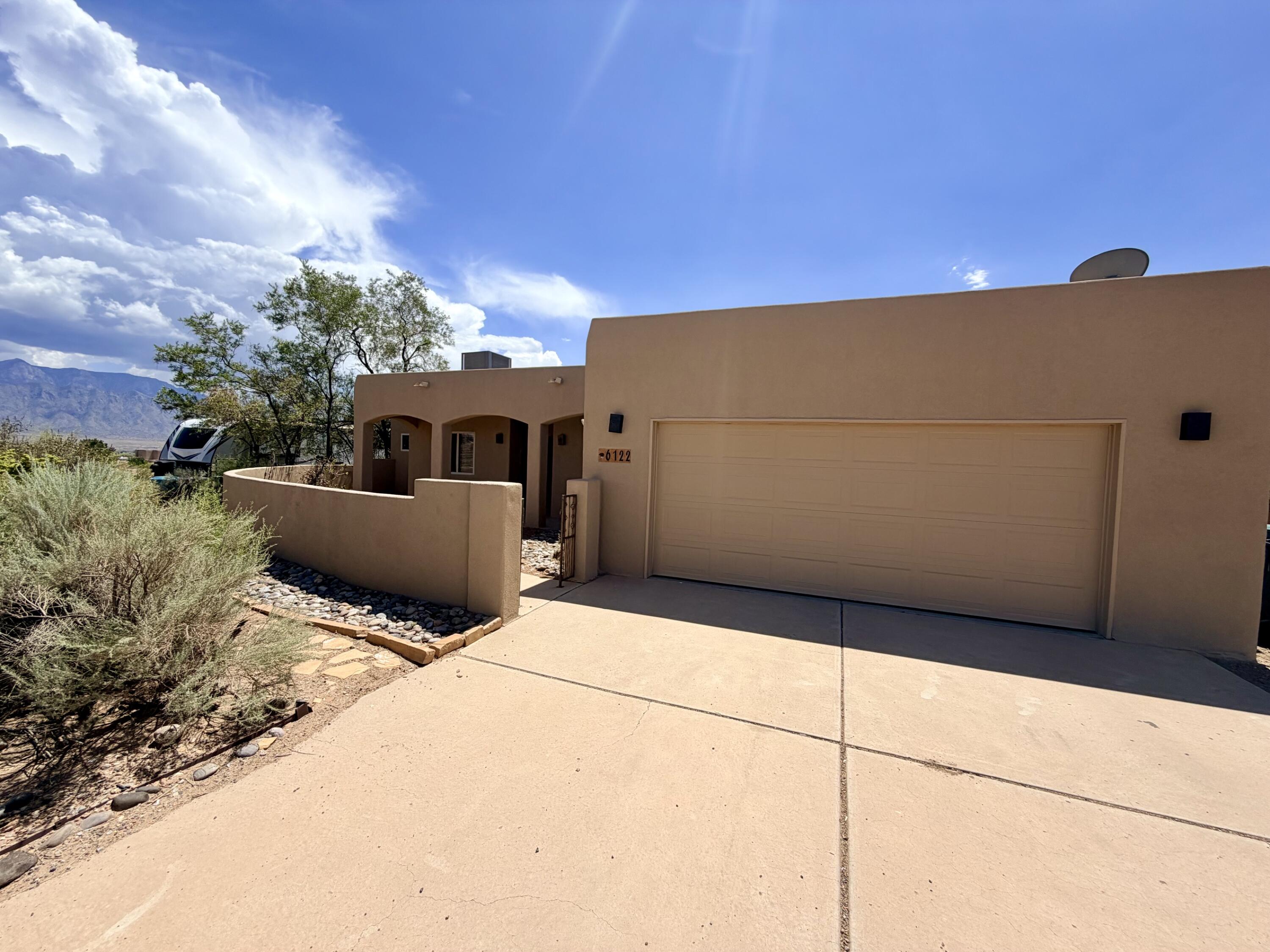 Photo 10 — 6122 La Paz Road NE