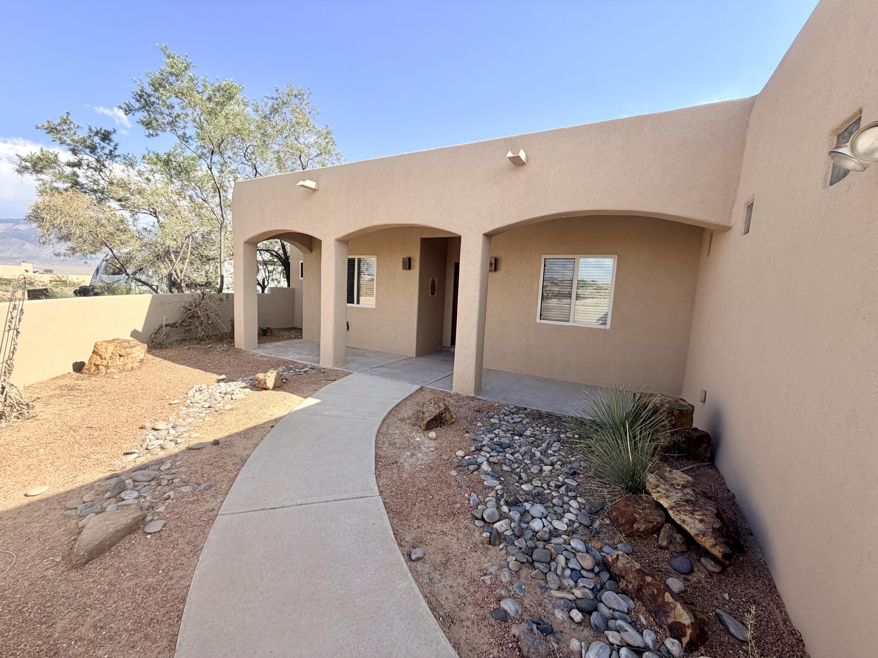 Photo 9 — 6122 La Paz Road NE