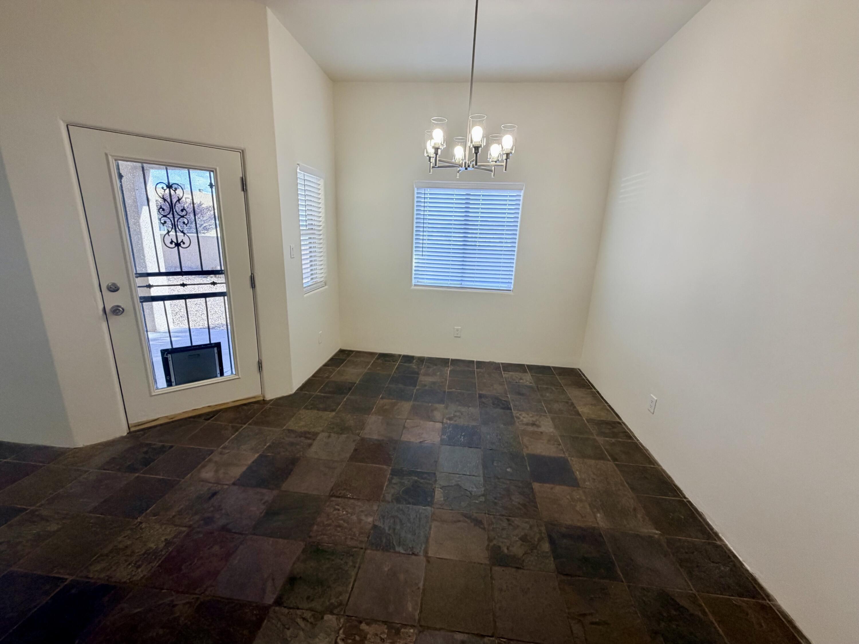 Photo 5 — 6122 La Paz Road NE