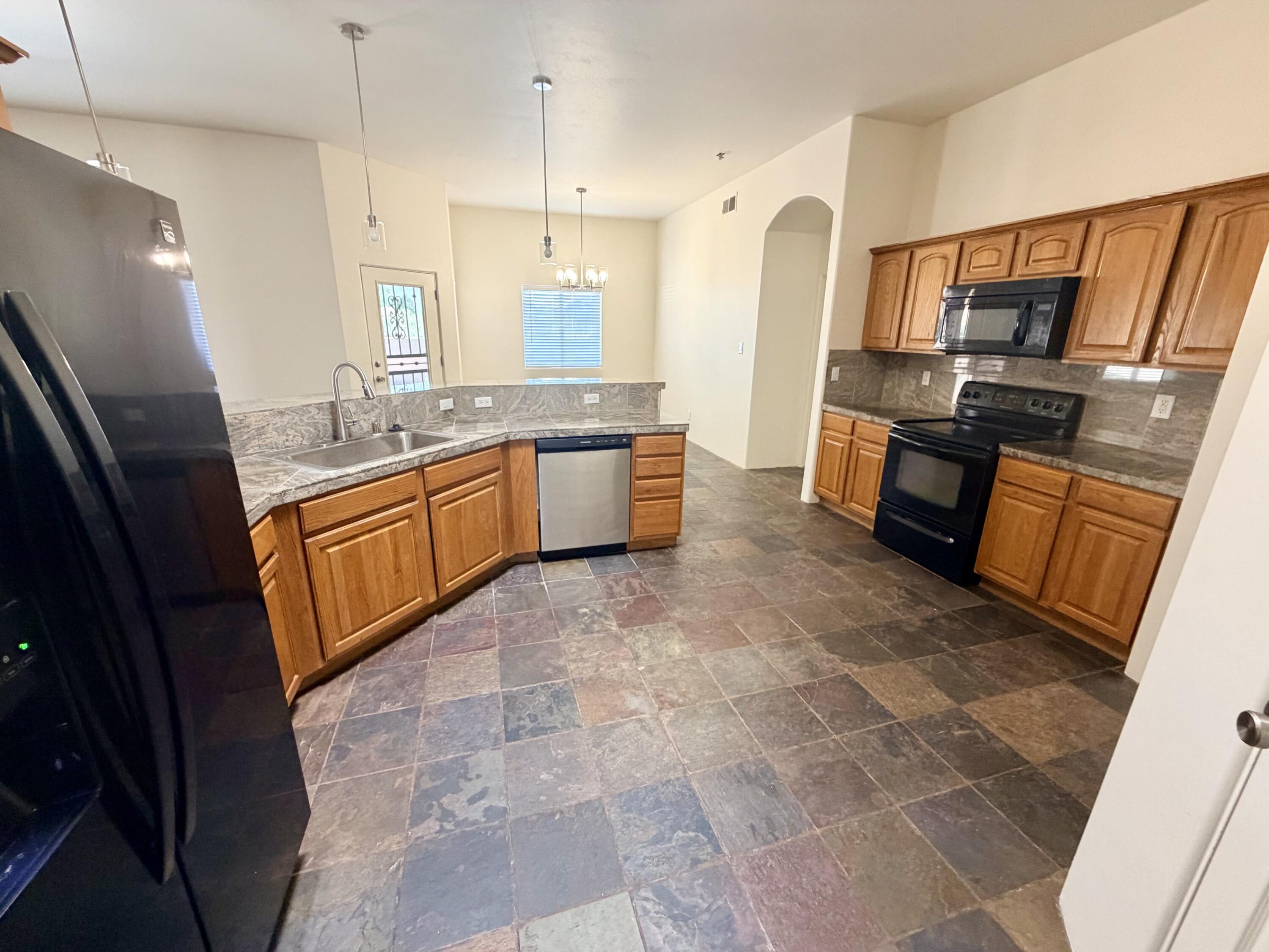 Photo 6 — 6122 La Paz Road NE
