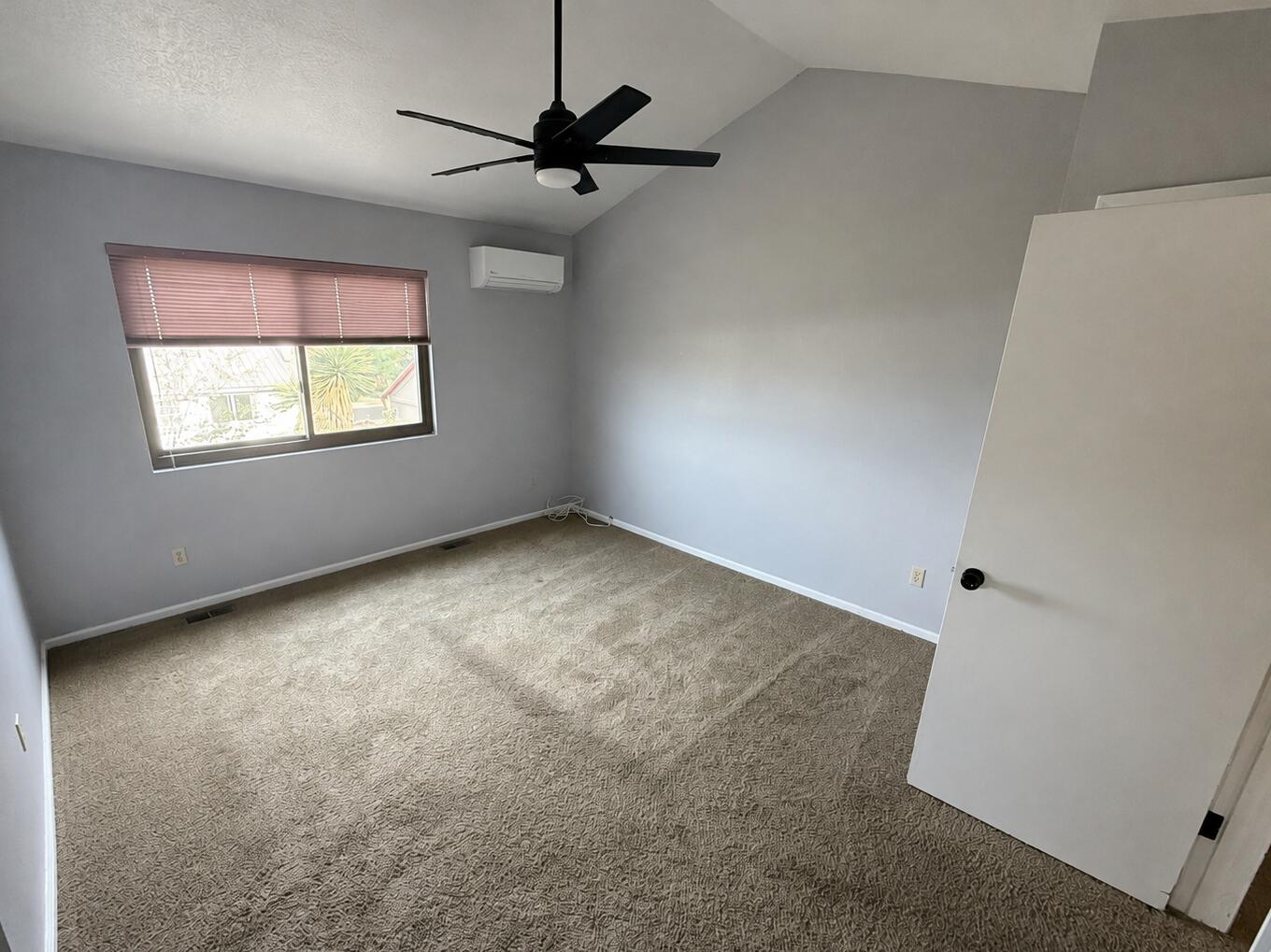 Photo 12 — 7624 Primrose Drive NW