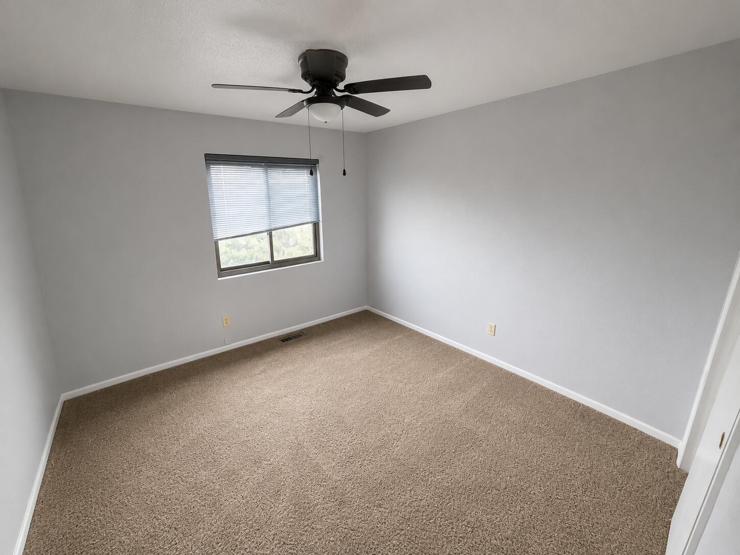 Photo 9 — 7624 Primrose Drive NW