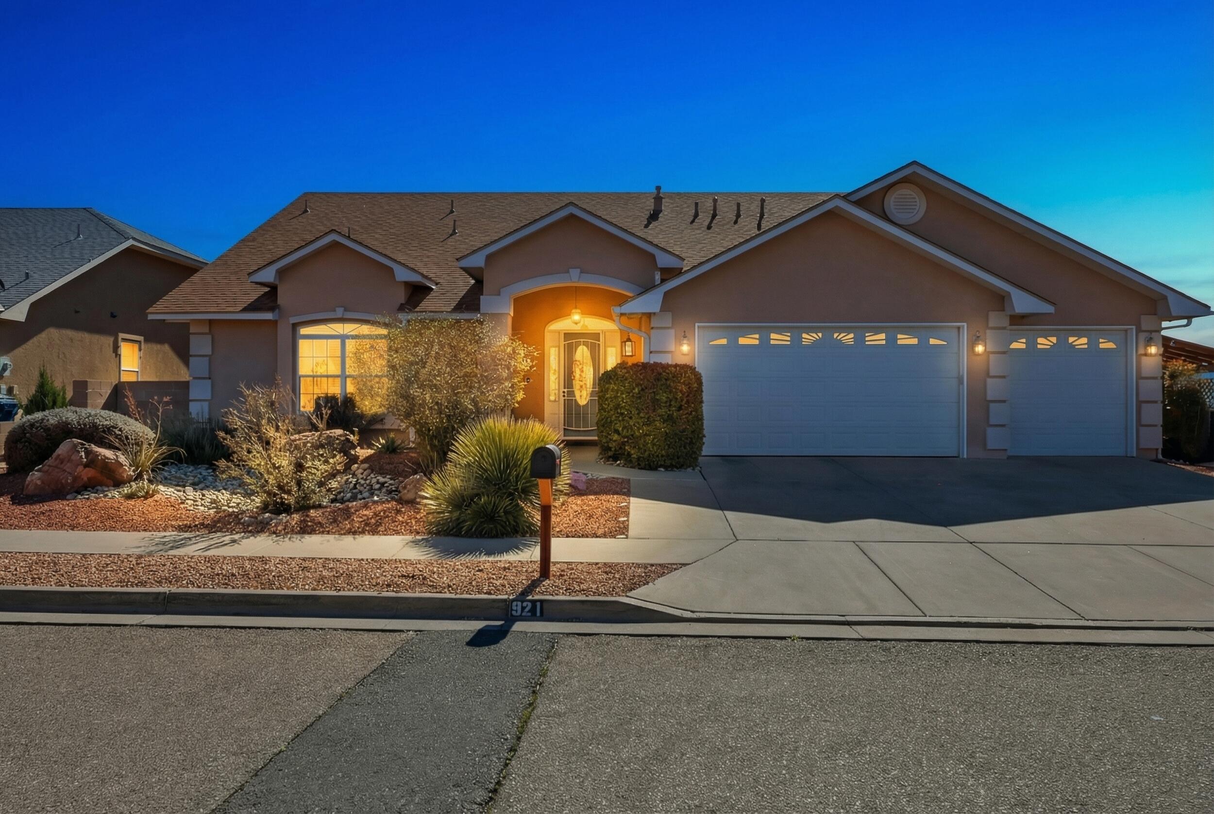 921 Pinzon Street NW, Los Lunas, NM 87031