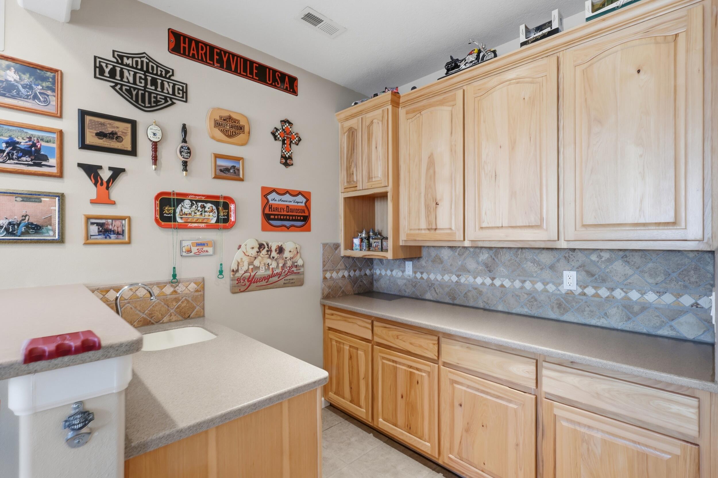Photo 19 — 921 Pinzon Street NW