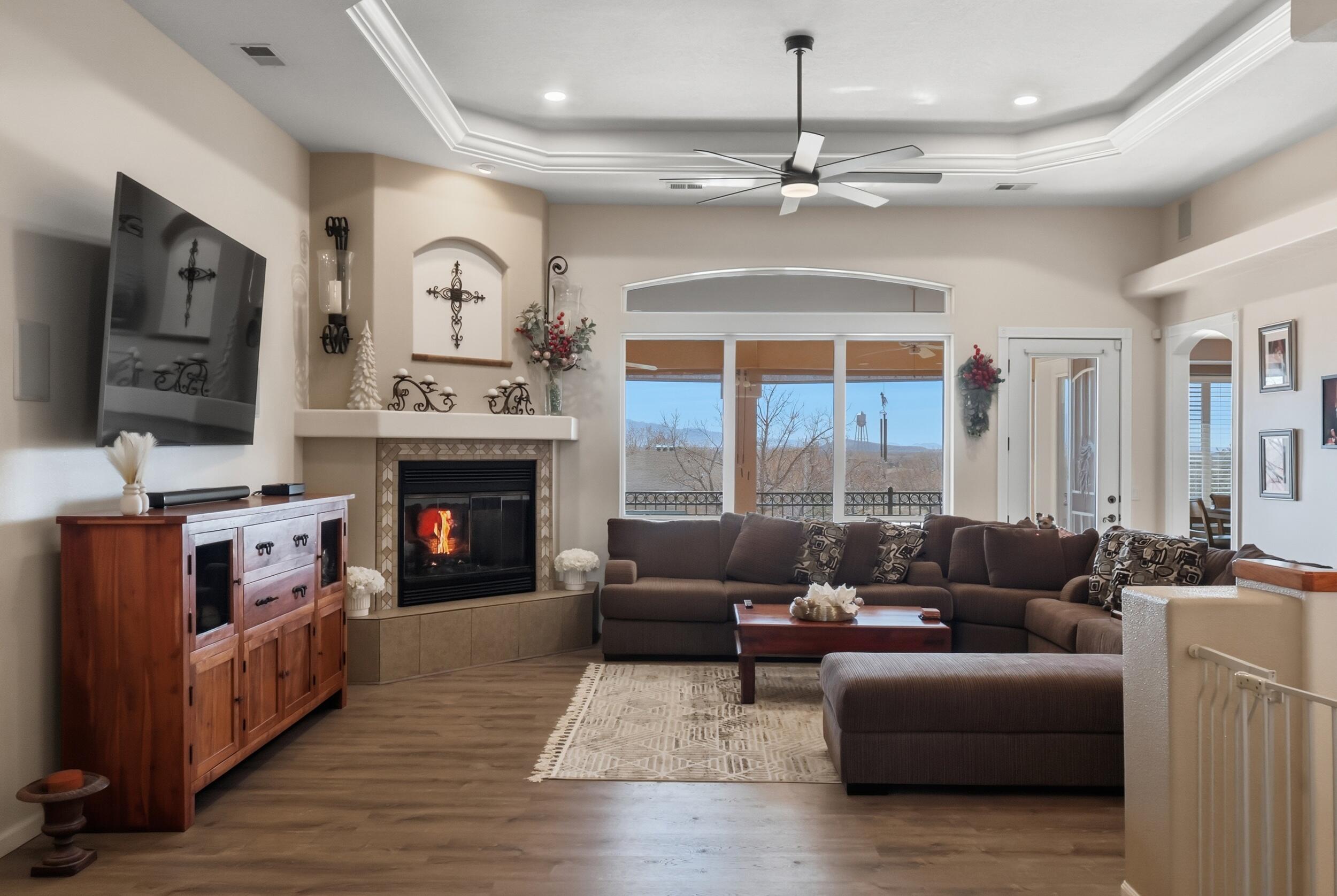 Photo 6 — 921 Pinzon Street NW