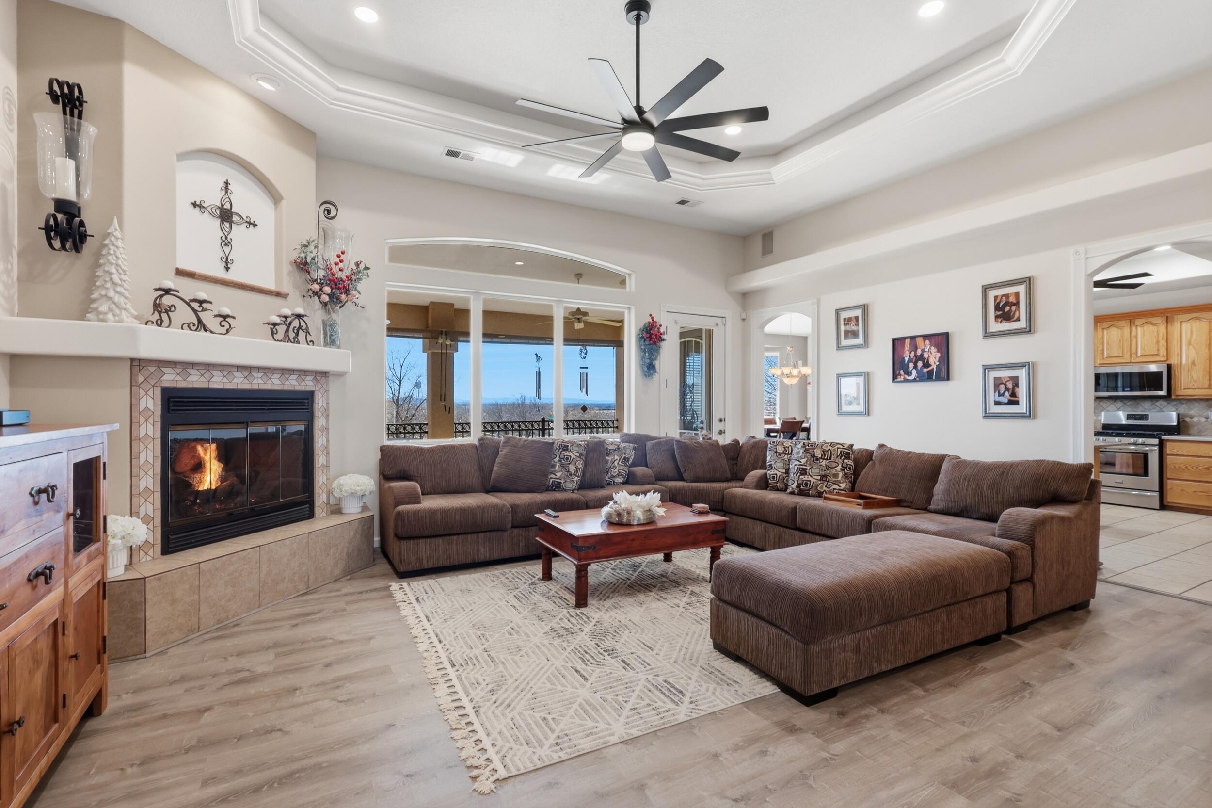 Photo 5 — 921 Pinzon Street NW