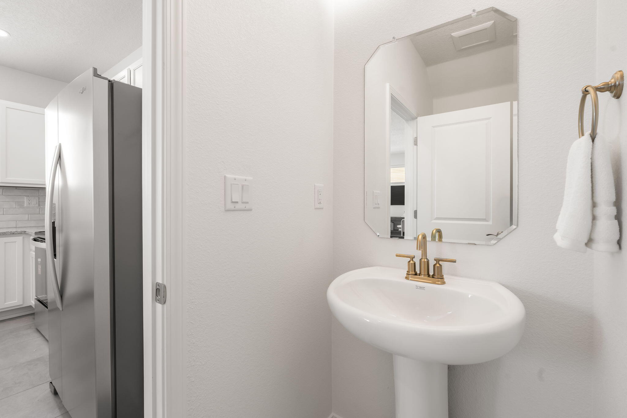 Photo 12 — 8928 Mountain Ash Avenue SW