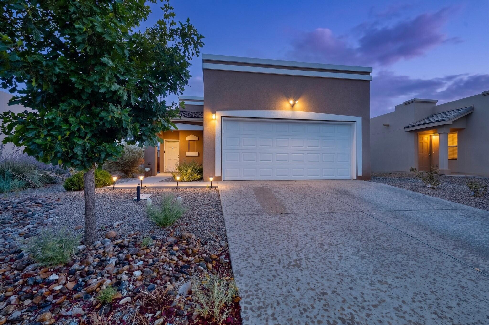3142 Floras Del Sol Street, Santa Fe, NM 87507