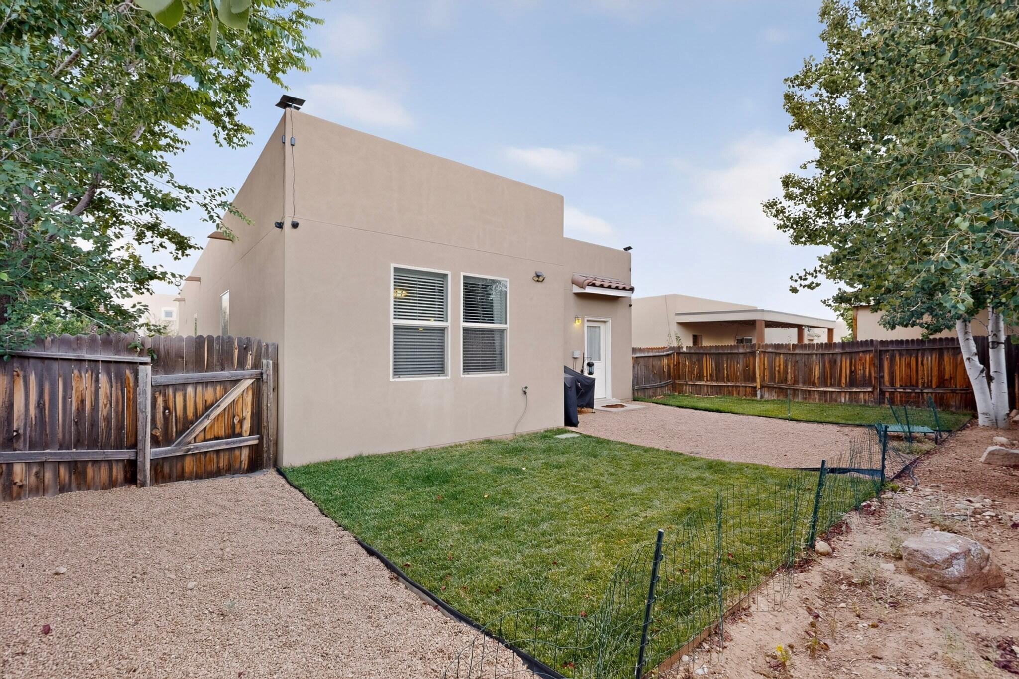 Photo 5 — 3142 Floras Del Sol Street