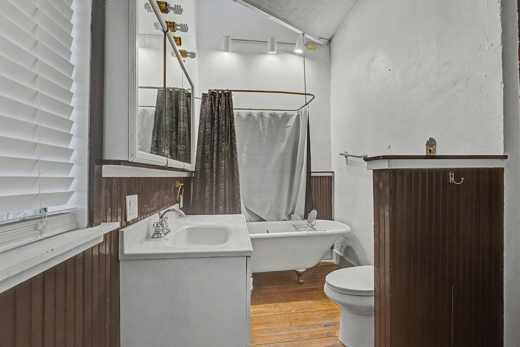 Photo 6 — 9742 4th Street NW