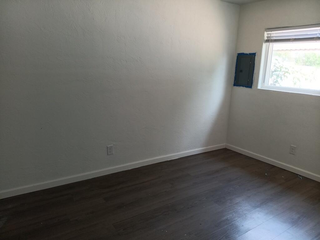 Photo 6 — 1414 Erbbe Street NE