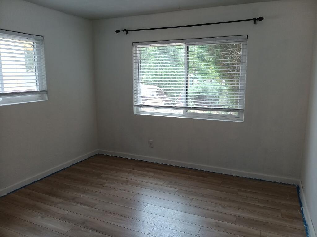 Photo 4 — 1414 Erbbe Street NE