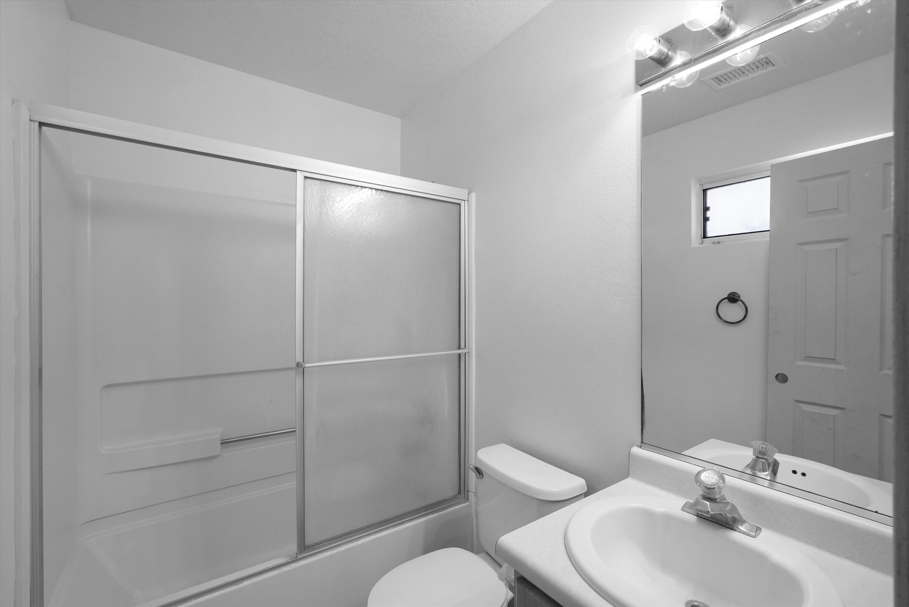 Photo 17 — 9101 Suncrest Avenue SW