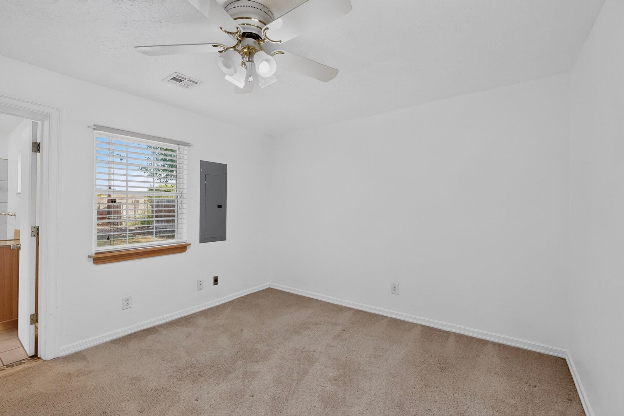 Photo 17 — 1401 Vista Del Rio Road SW