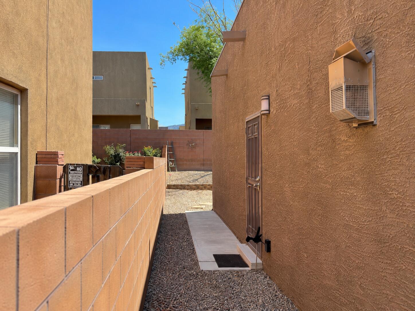 Photo 4 — 932 Sellers Drive NE