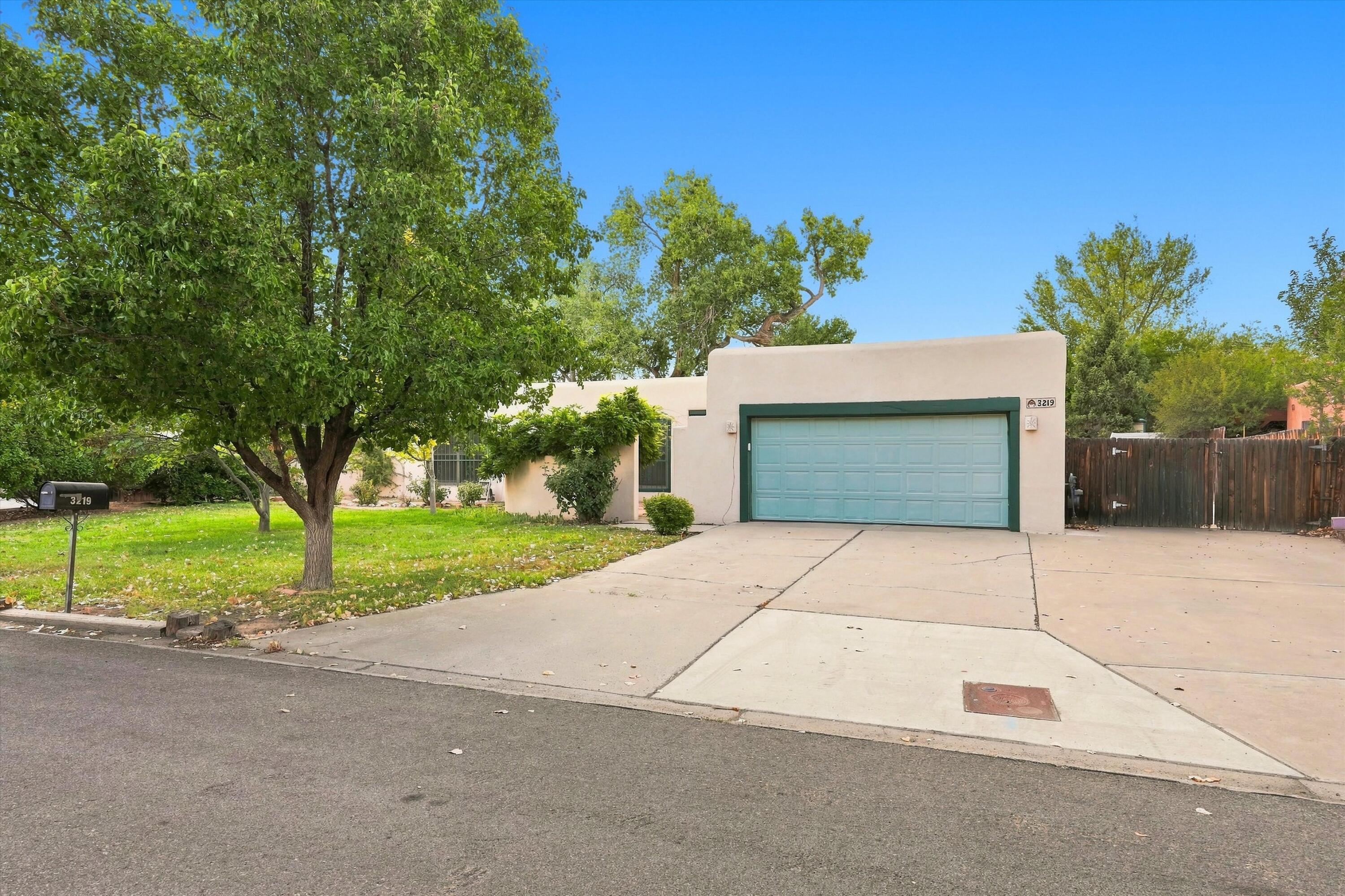 3219 La Mancha Drive NW, Albuquerque, NM 87104