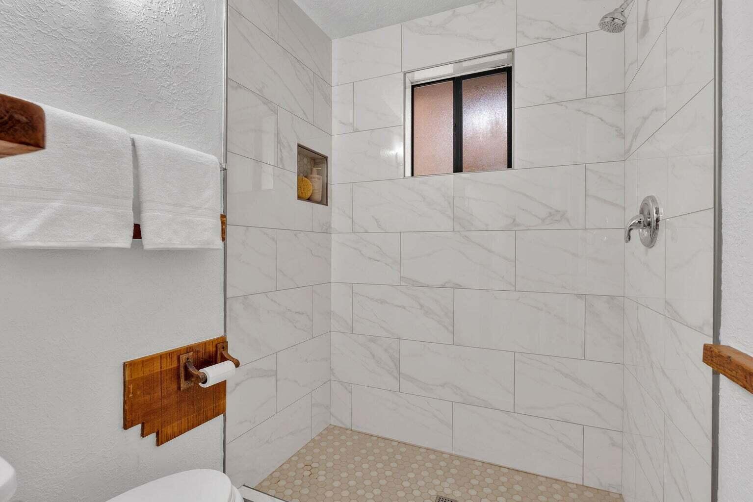 Photo 9 — 865 Arthur Drive SW