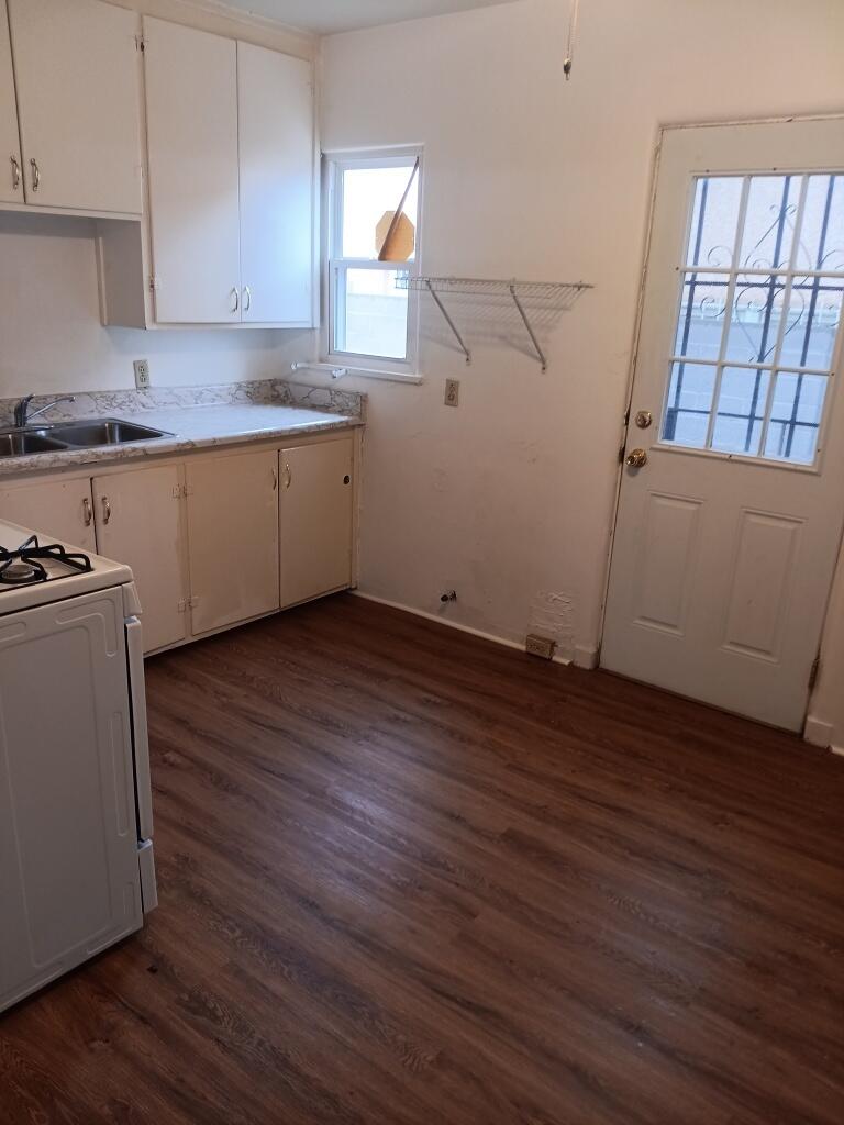 Photo 2 — 230 Espanola Street NE