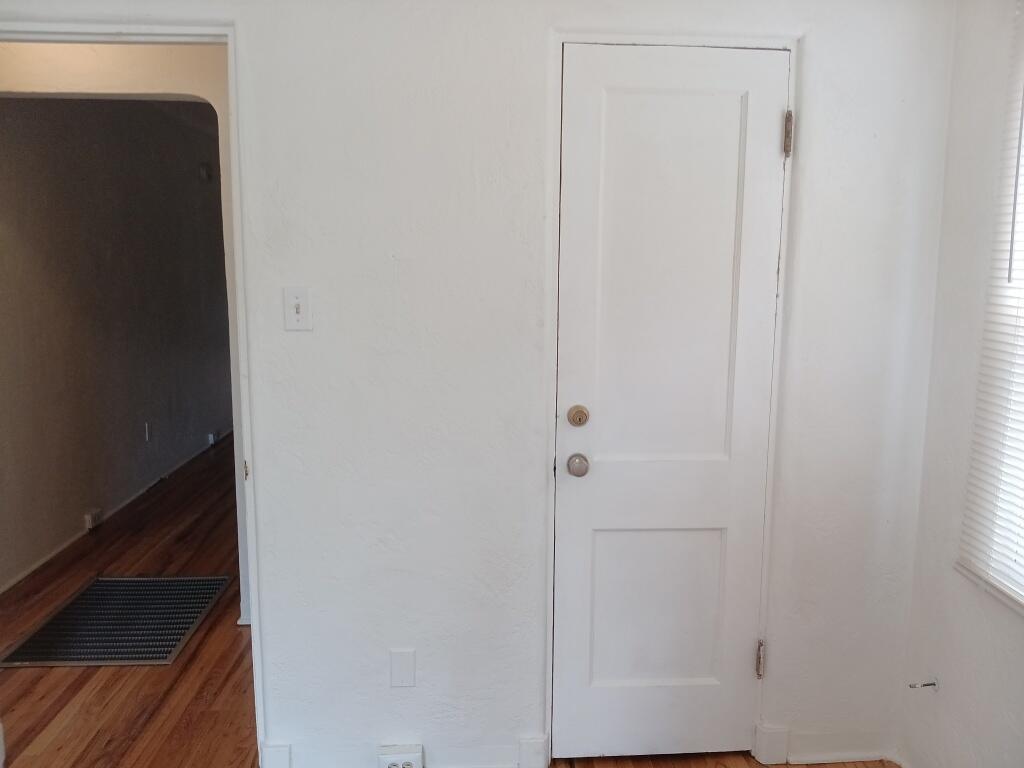 Photo 3 — 230 Espanola Street NE
