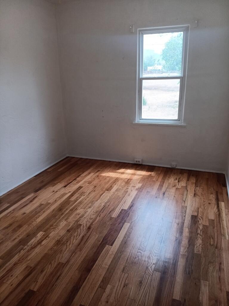 Photo 5 — 230 Espanola Street NE