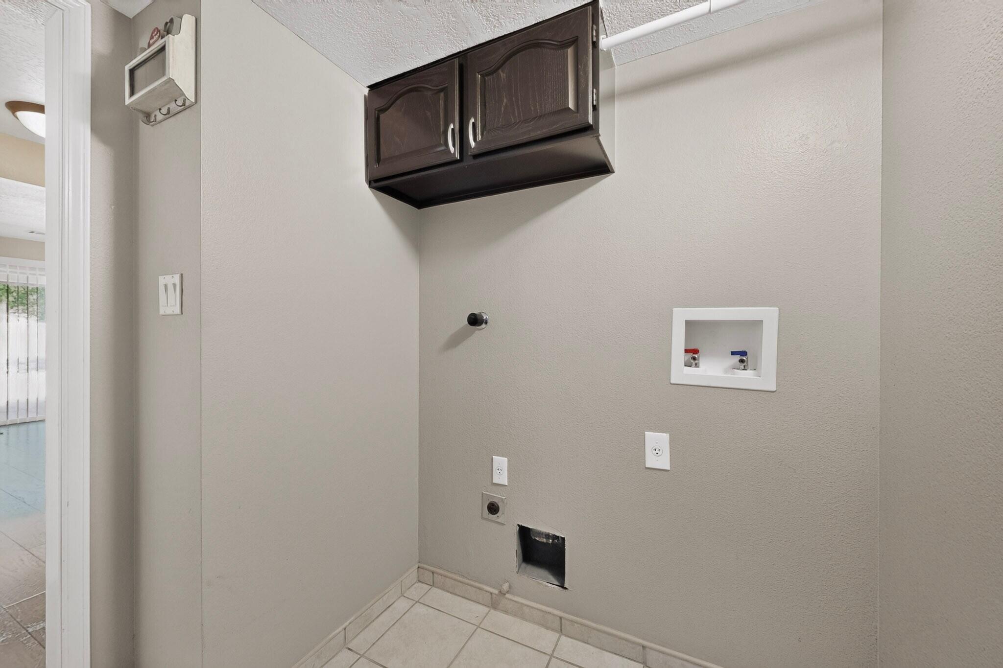 Photo 12 — 4017 Saint Andrews Drive SE