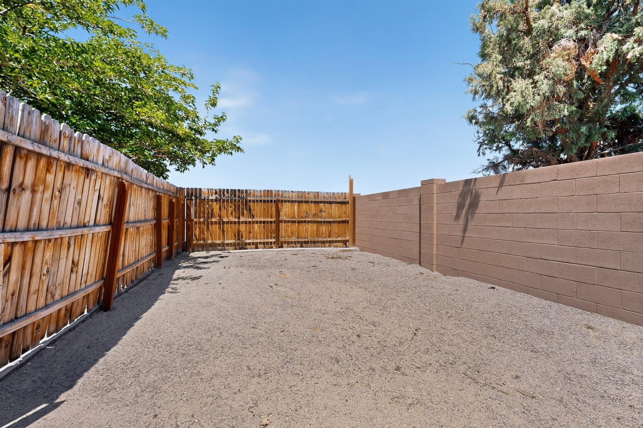 Photo 2 — 4017 Saint Andrews Drive SE