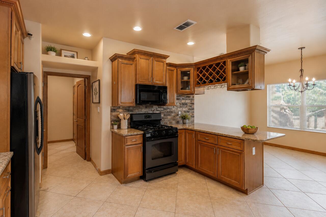 Photo 11 — 2419 Jerry Road SW