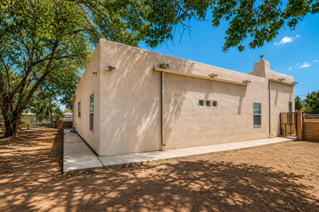 Photo 2 — 2419 Jerry Road SW